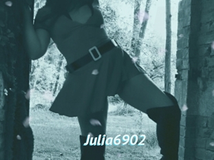 Julia6902