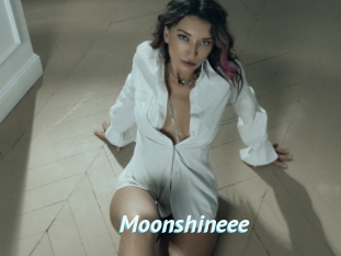 Moonshineee